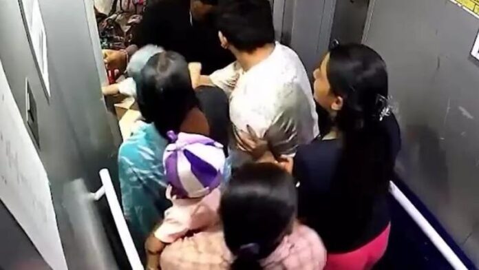 69b5311f38c02-pune-lift-incident.jpg